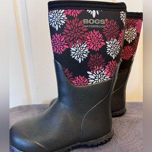 Girls sz12 Bogs Waterproof rain/snow boots. Neo-tech 5 degree. New without tags.